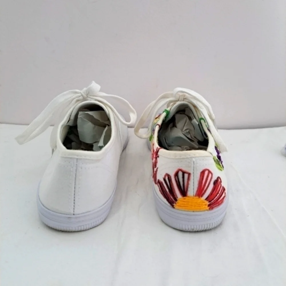 Custom hand embroidered floral canvas tennis shoe 9 - Picture 5 of 13